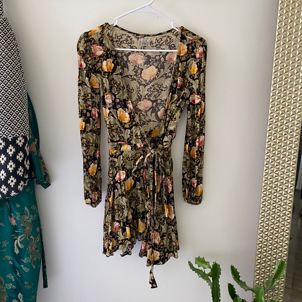 Flowy floral long sleeve dress